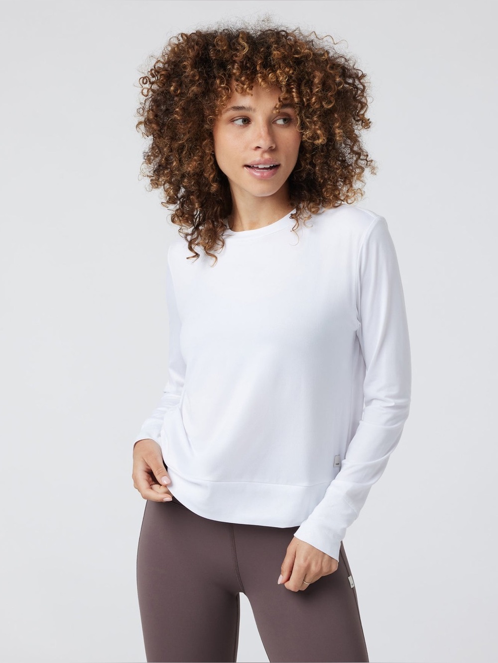 Vuori Daydream Crew Top Size L Long Sleeve Pullover Performance Athleisure White